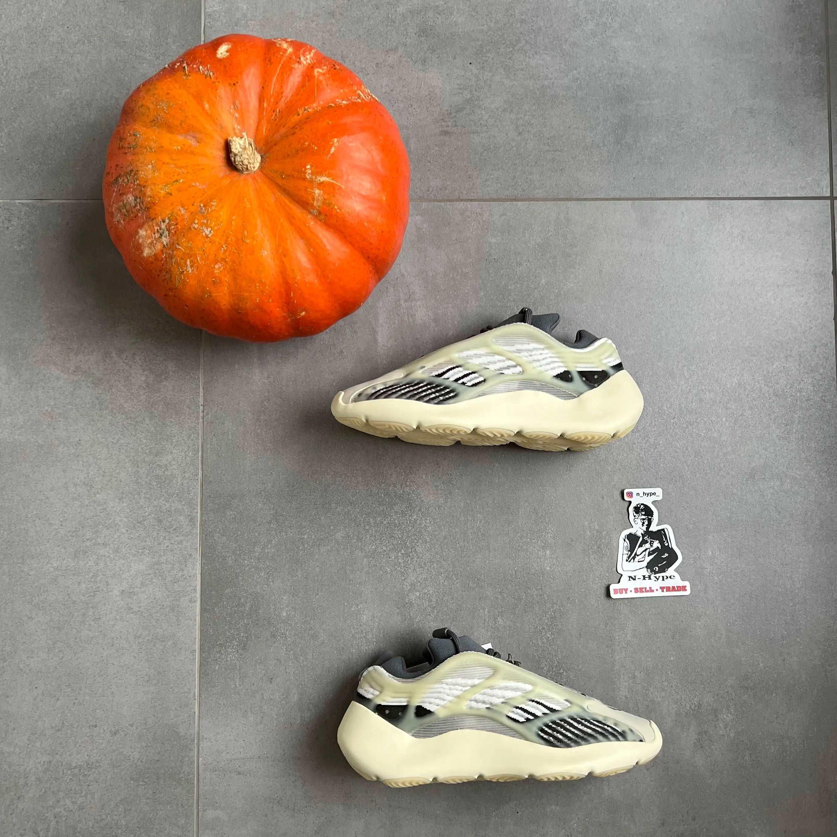 Adidas Yeezy 700 V3 Fade Salt - Image 4