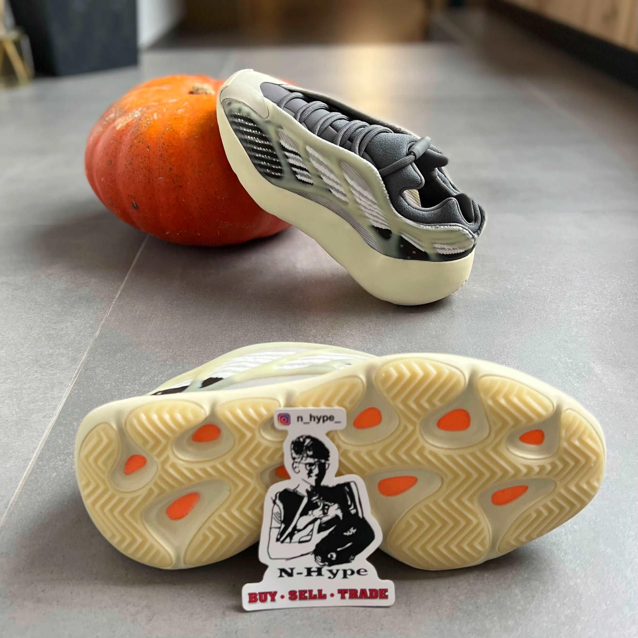 Adidas Yeezy 700 V3 Fade Salt - Image 5