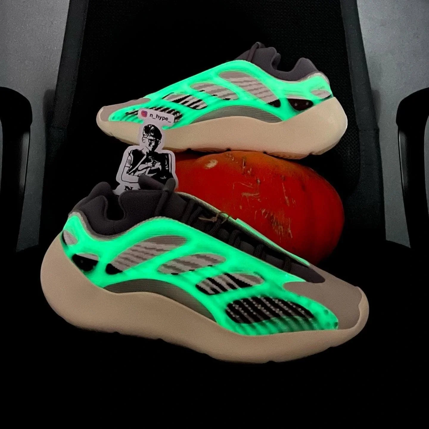 Adidas Yeezy 700 V3 Fade Salt - Image 6