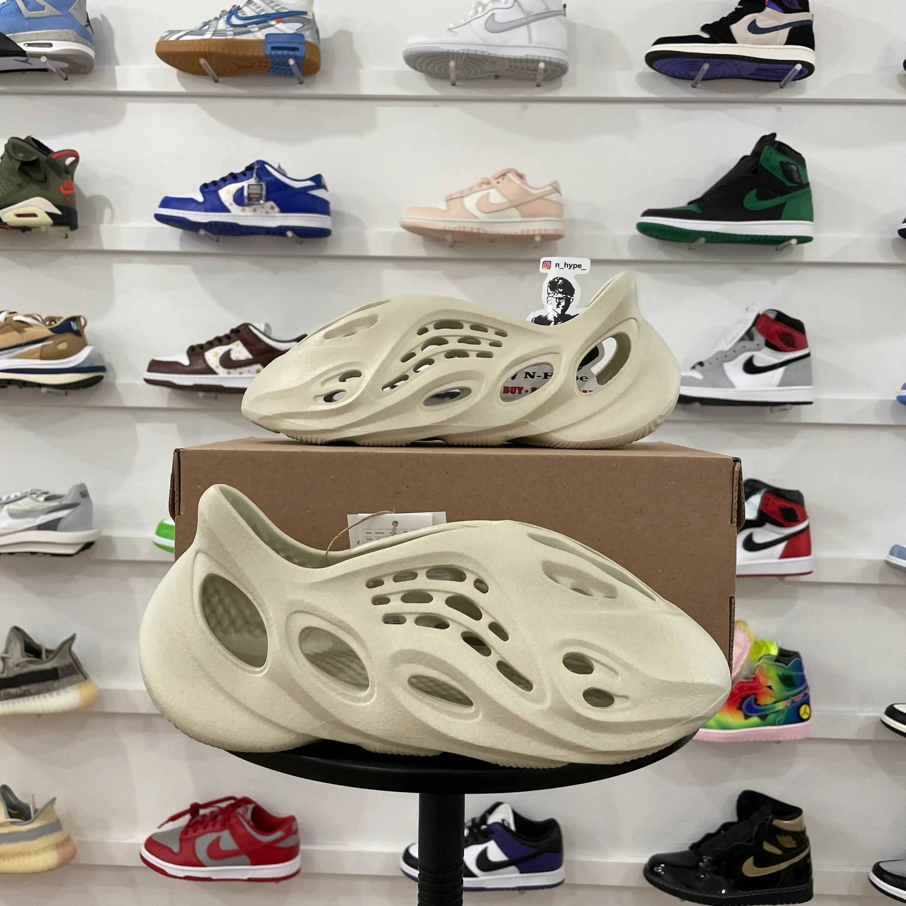 Adidas Yeezy Foam RNNR Sand - Image 4