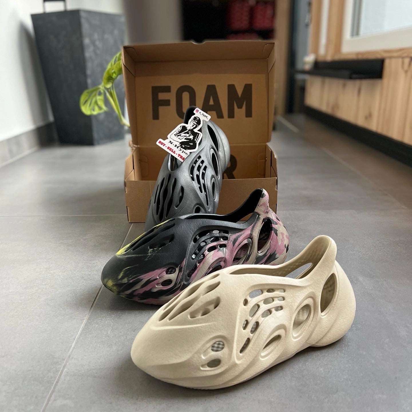 Adidas Yeezy Foam RNR MX Carbon - Image 5