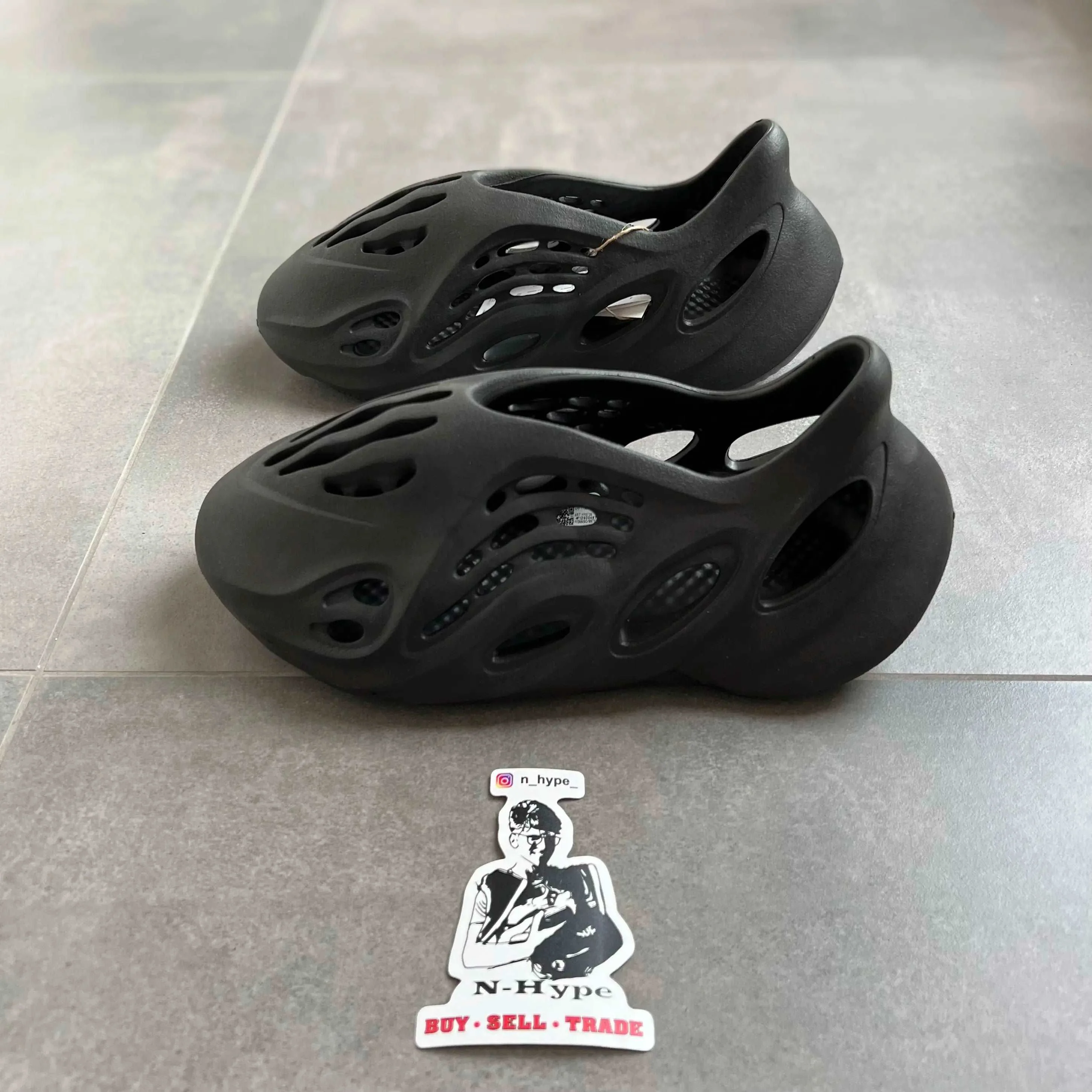 Adidas Yeezy Foam RNR Onyx - Image 4