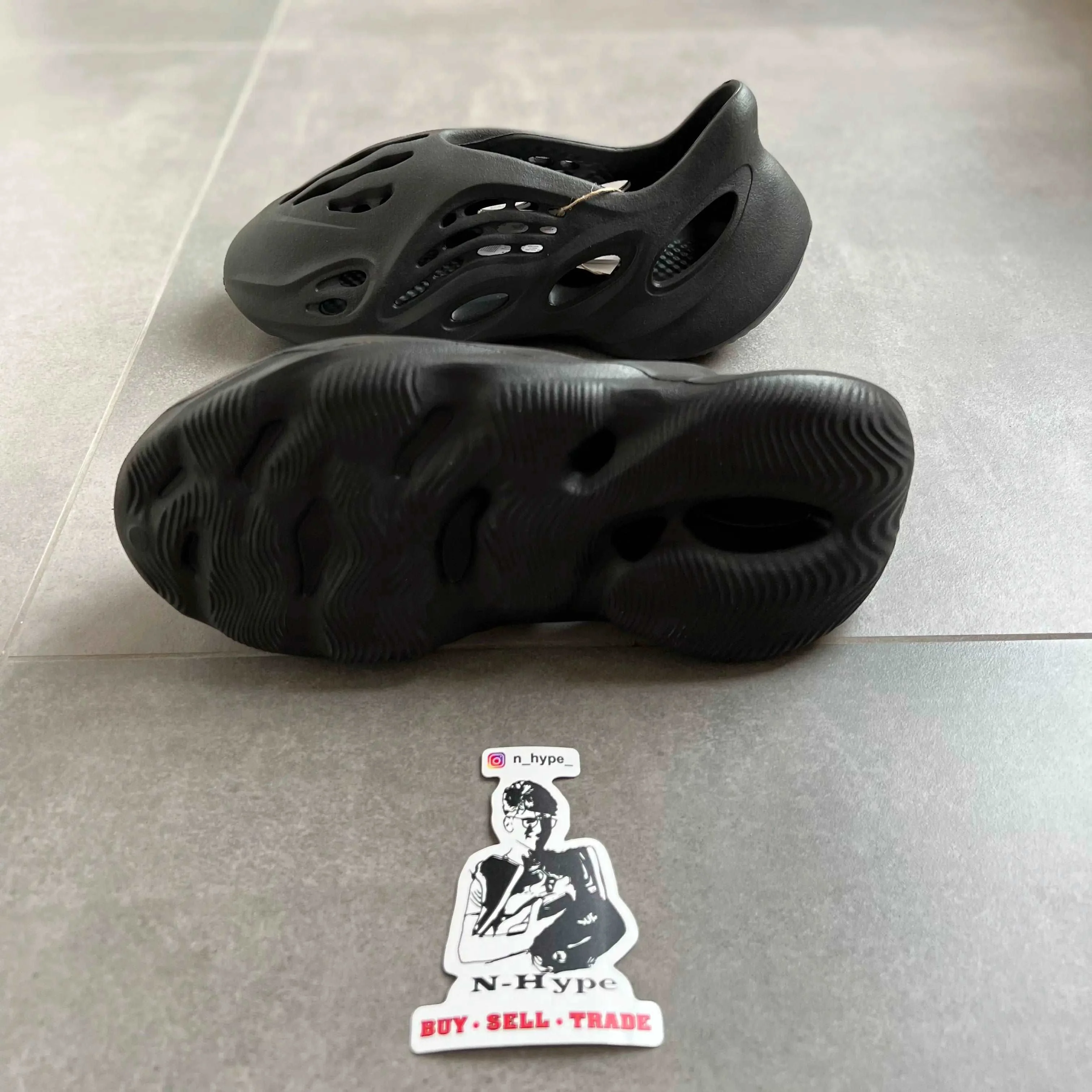 Adidas Yeezy Foam RNR Onyx - Image 5