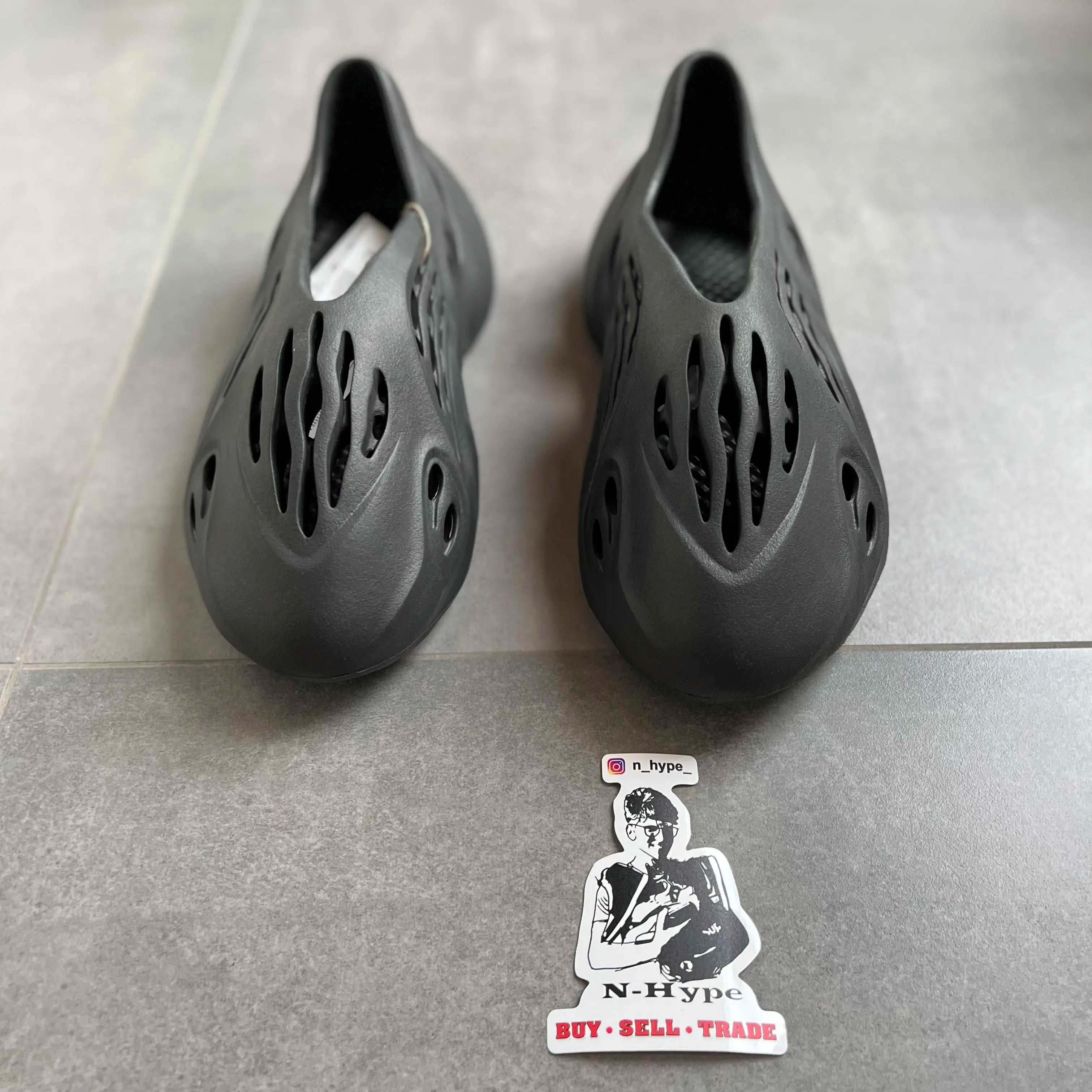 Adidas Yeezy Foam RNR Onyx - Image 6