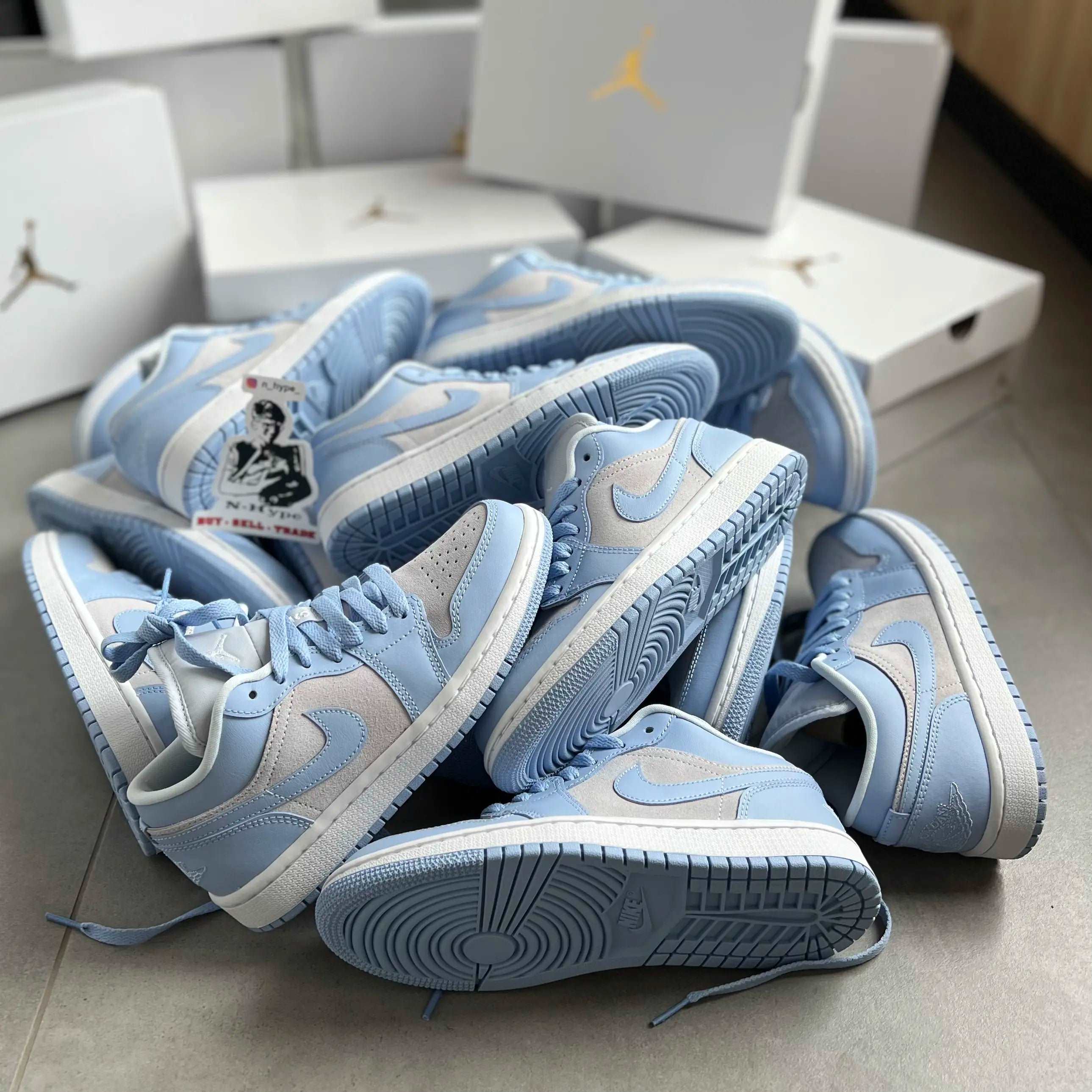 Jordan 1 Low Football Grey Aluminum (W) - Image 6