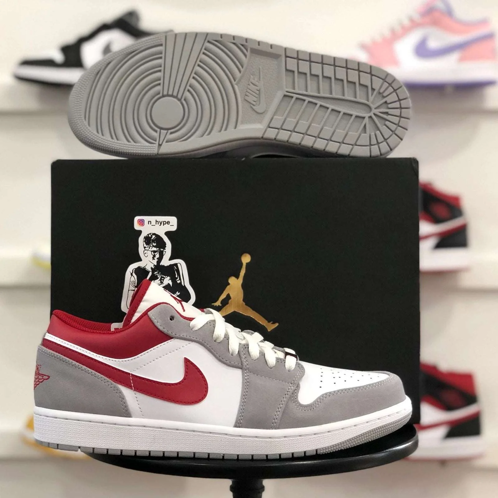 Jordan 1 Low SE Light Smoke Grey Gym Red - Image 4