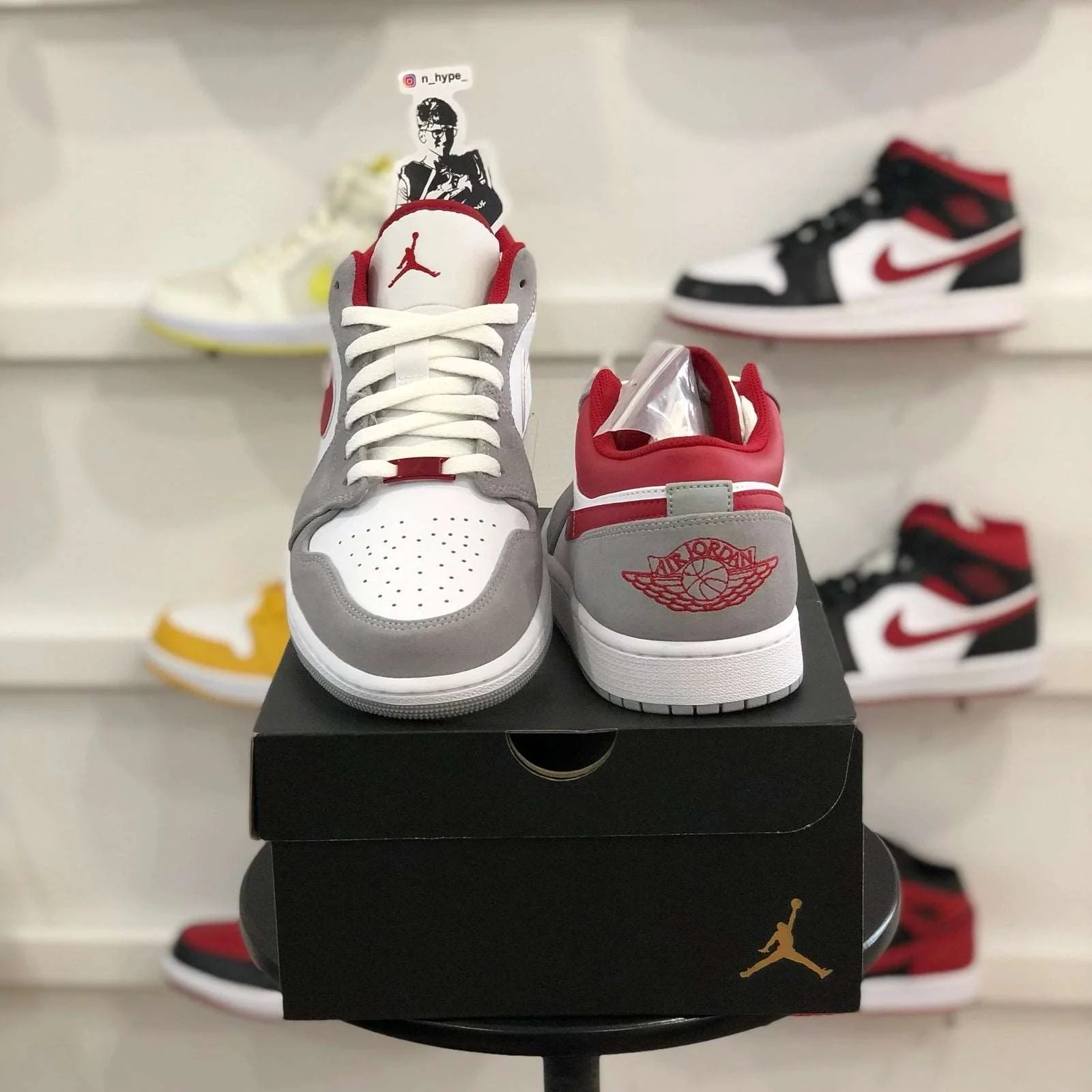 Jordan 1 Low SE Light Smoke Grey Gym Red - Image 5