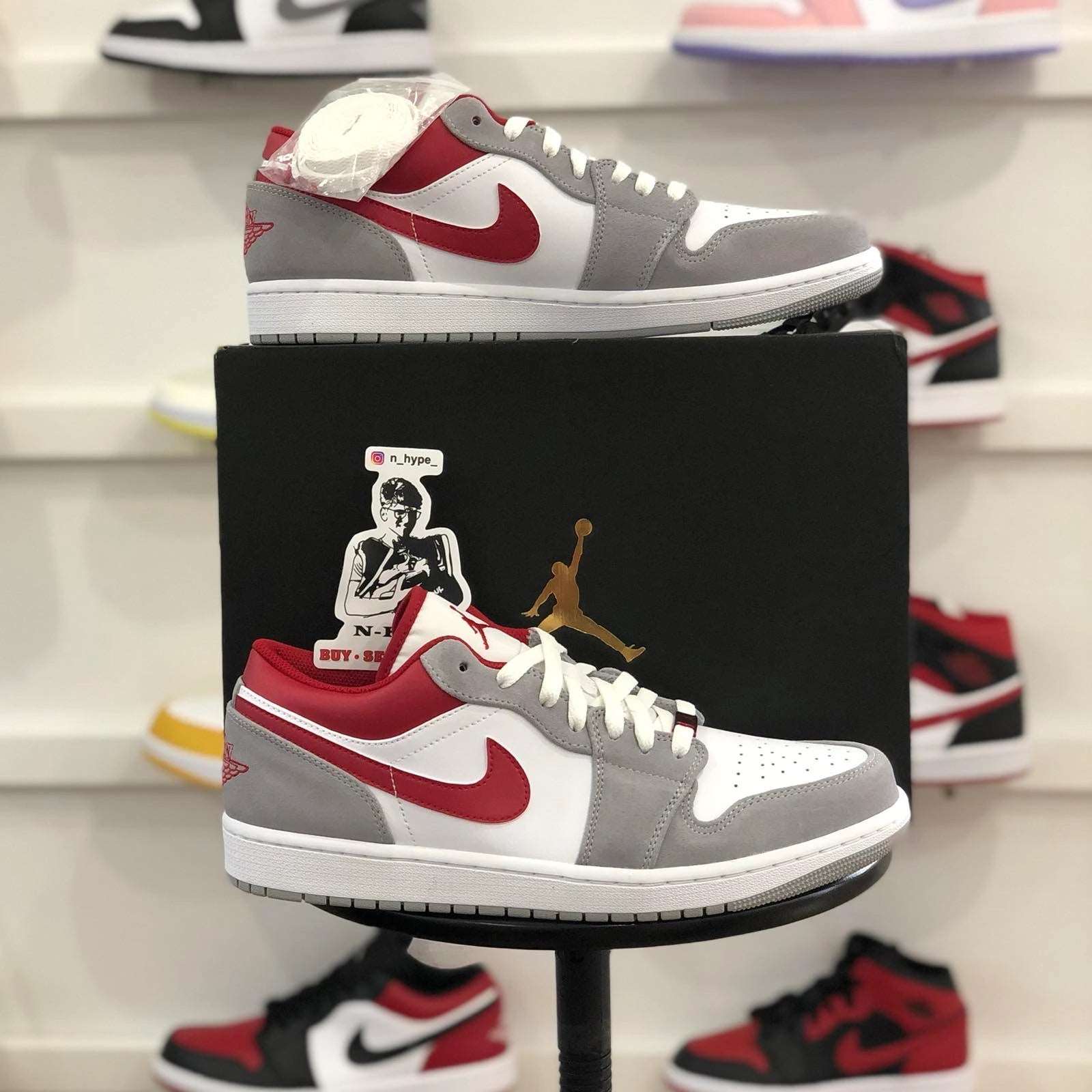 Jordan 1 Low SE Light Smoke Grey Gym Red - Image 6