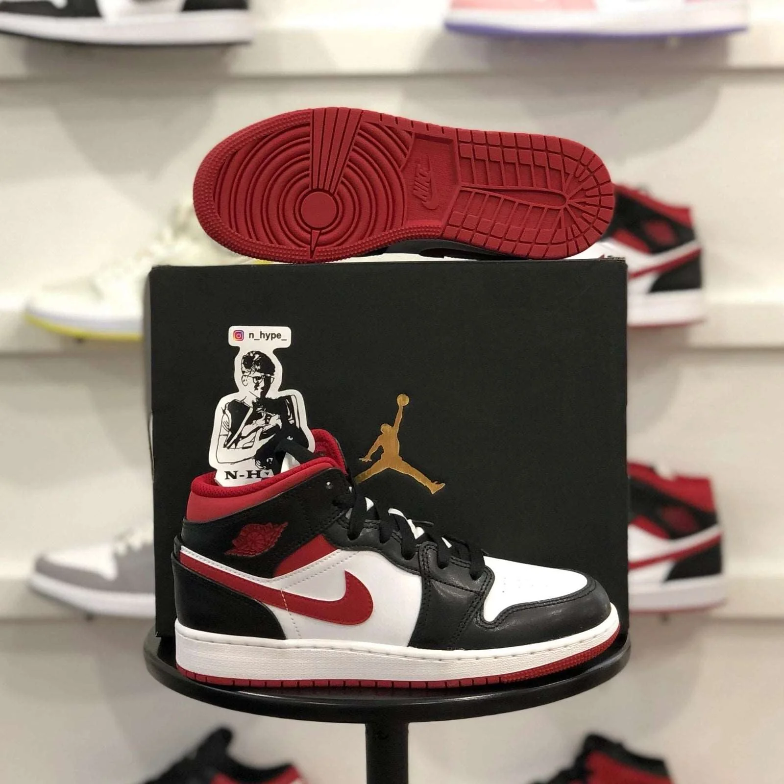 Jordan 1 Mid Gym Red Black White (GS) - Image 5