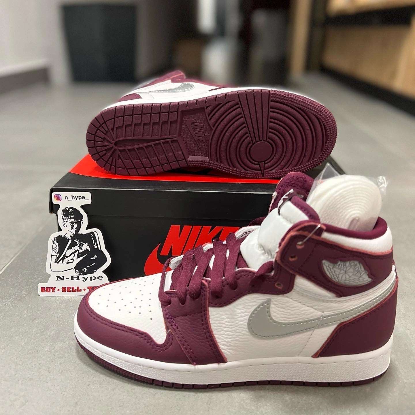 Jordan 1 Retro High OG Bordeaux (GS) - Image 5