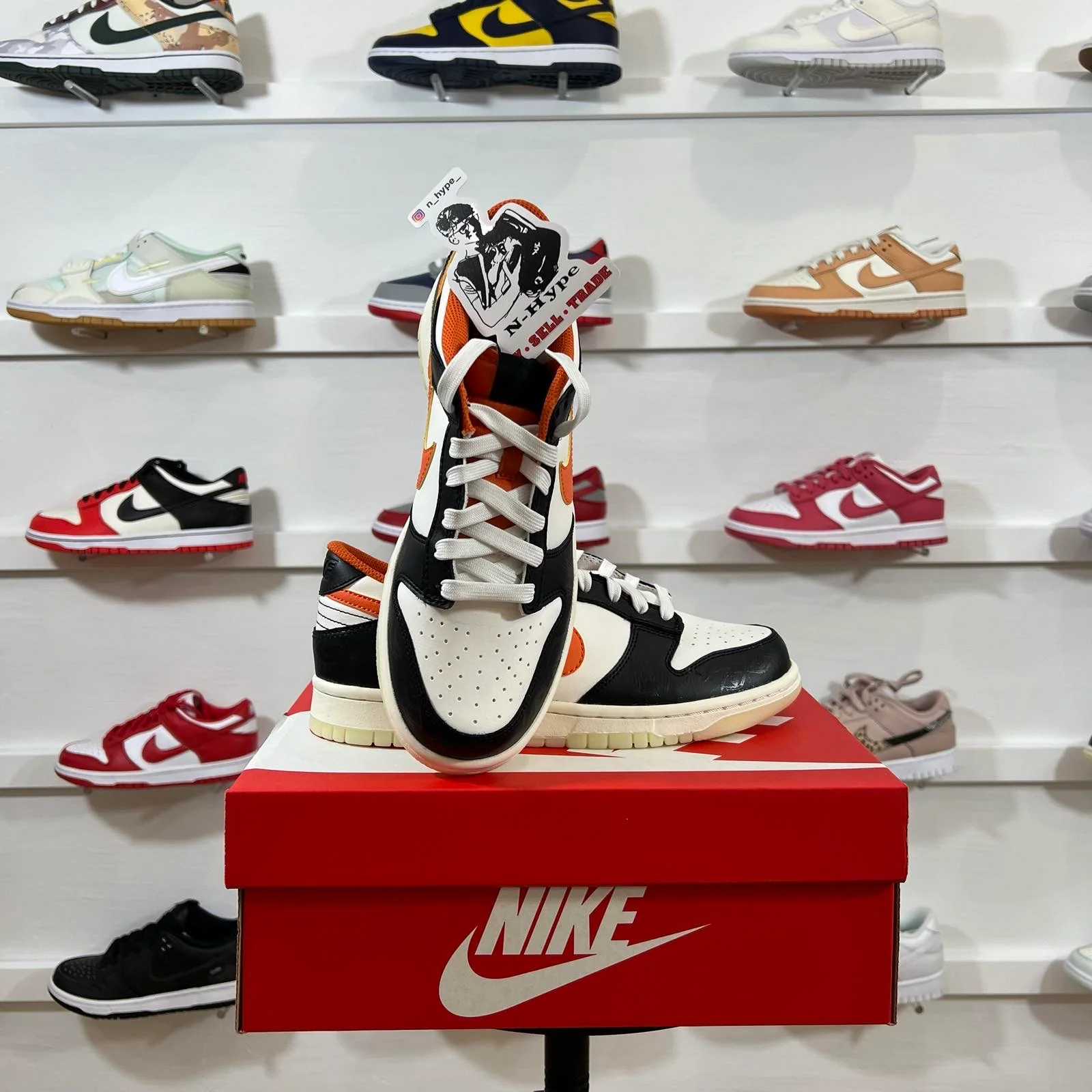 Nike Dunk Low PRM Halloween (2021) (GS) - Image 6