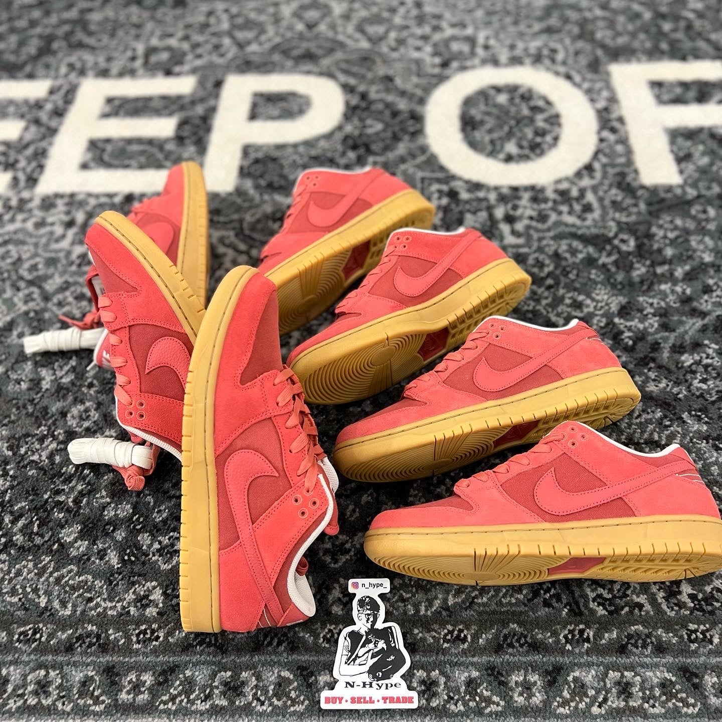 Nike SB Dunk Low Adobe - Image 3