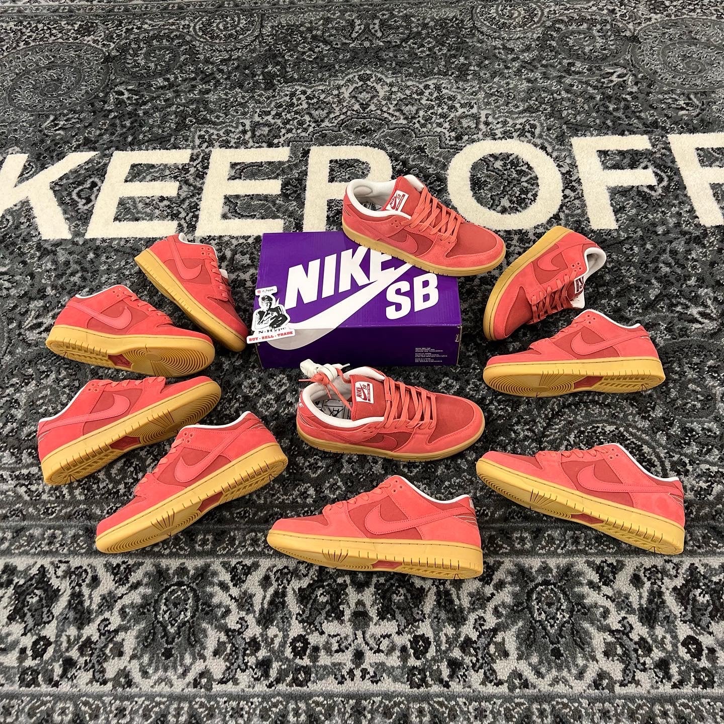 Nike SB Dunk Low Adobe - Image 4