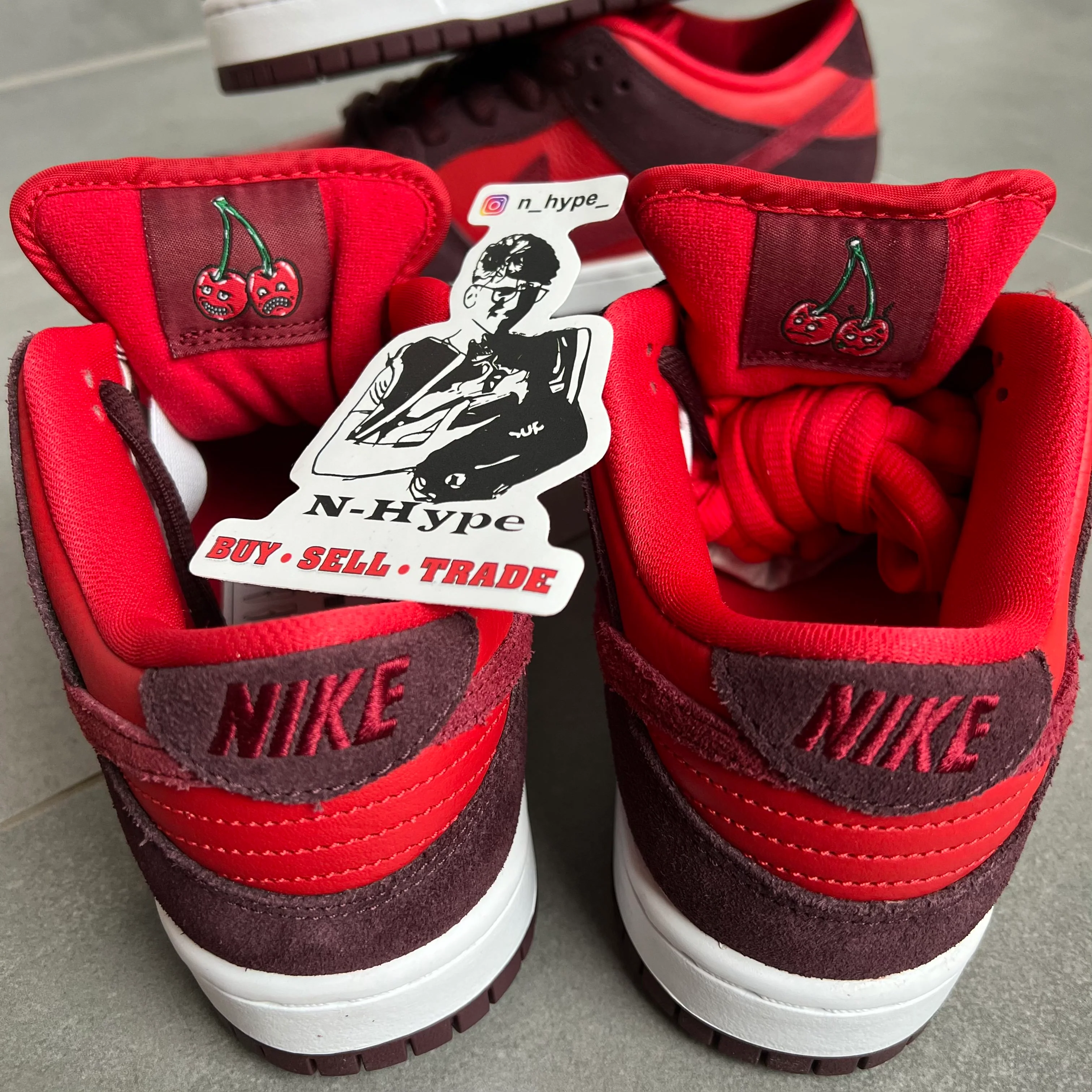 Nike SB Dunk Low Cherry - Image 5
