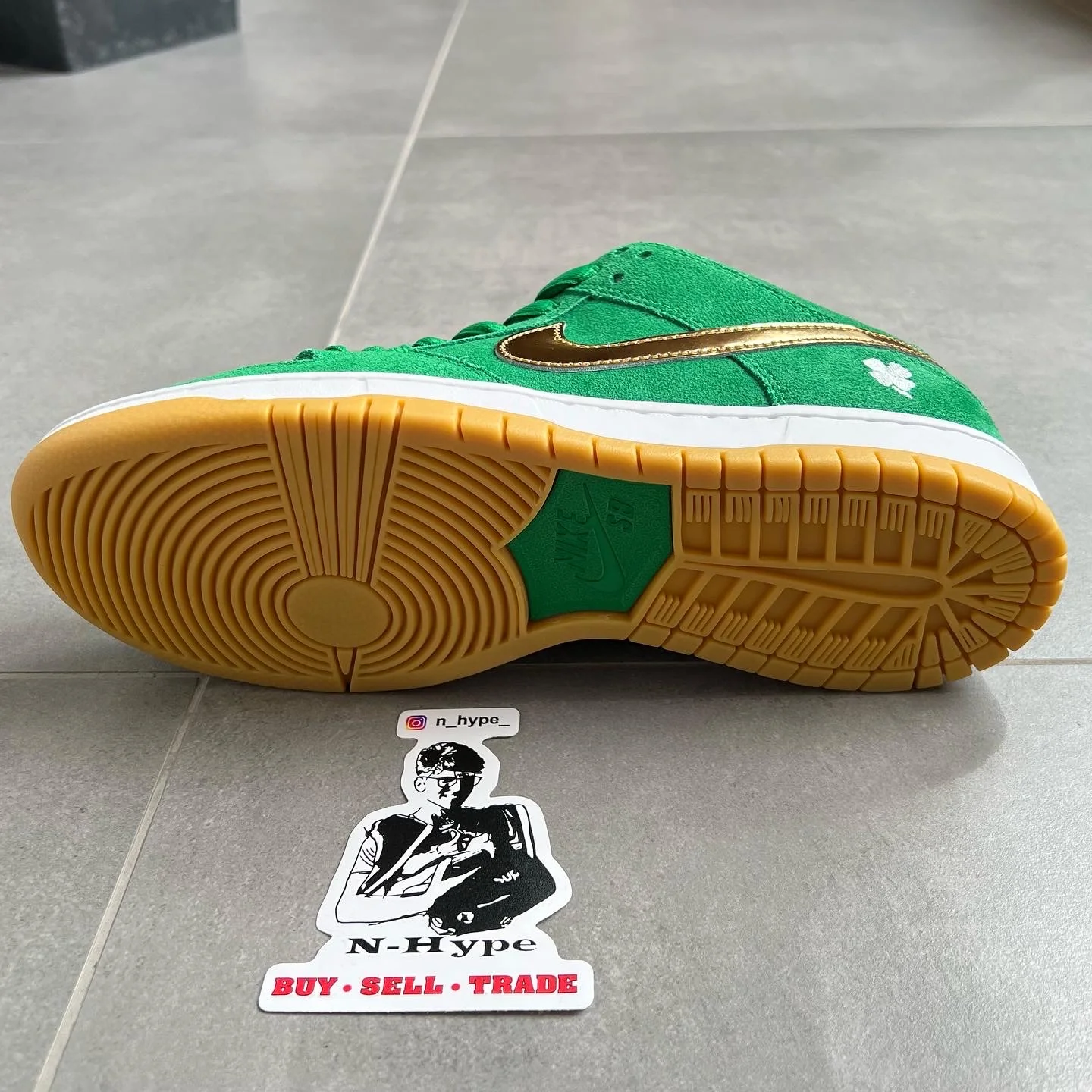 Nike SB Dunk Low Pro St. Patrick's Day (2022) - Image 5